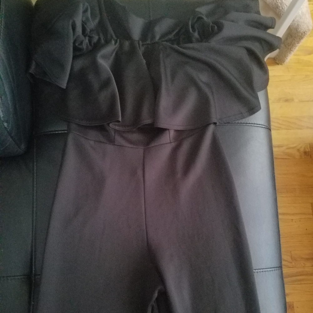 Women black jumpsuit made by Boohoo size US 8